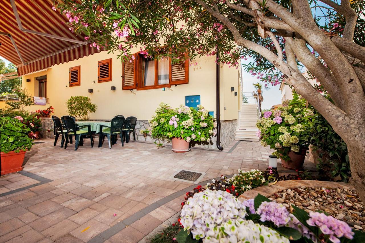 로비니 Casa Leona 아파트 외부 사진