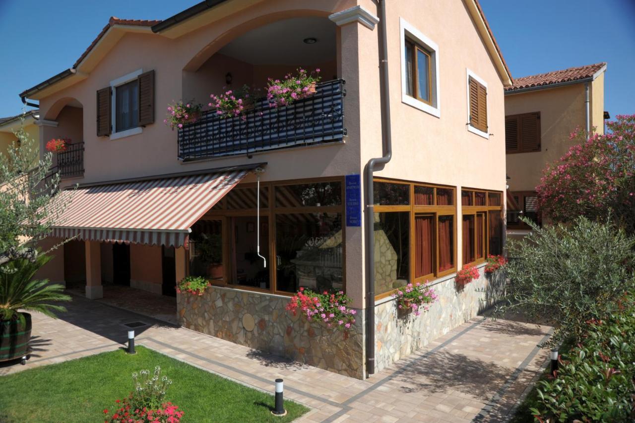로비니 Casa Leona 아파트 외부 사진